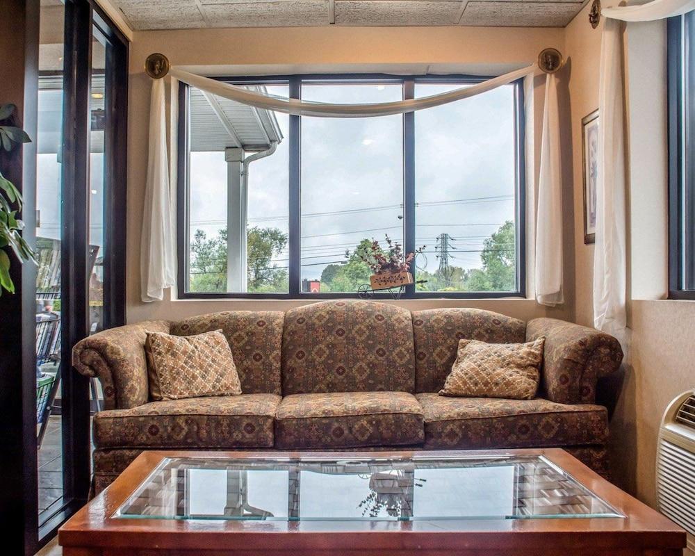 Econo Lodge Dewitt I-90 Εξωτερικό φωτογραφία