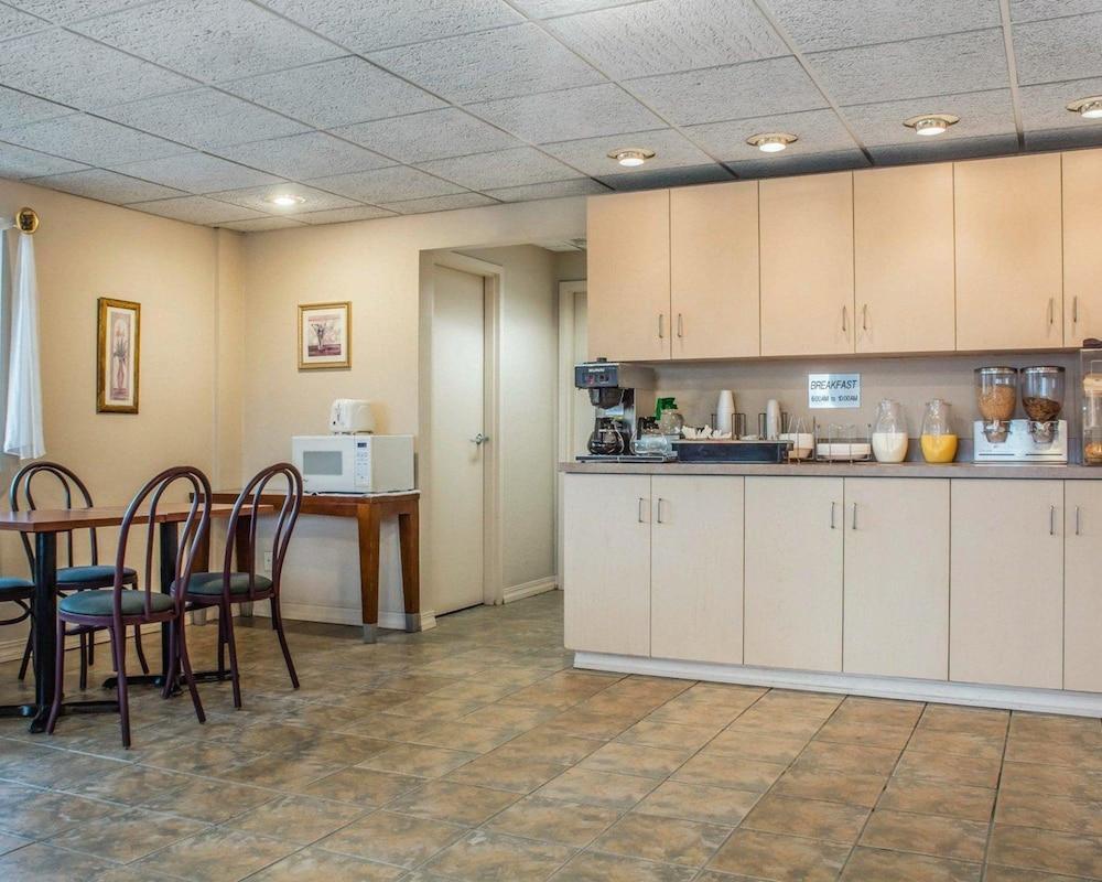 Econo Lodge Dewitt I-90 Εξωτερικό φωτογραφία