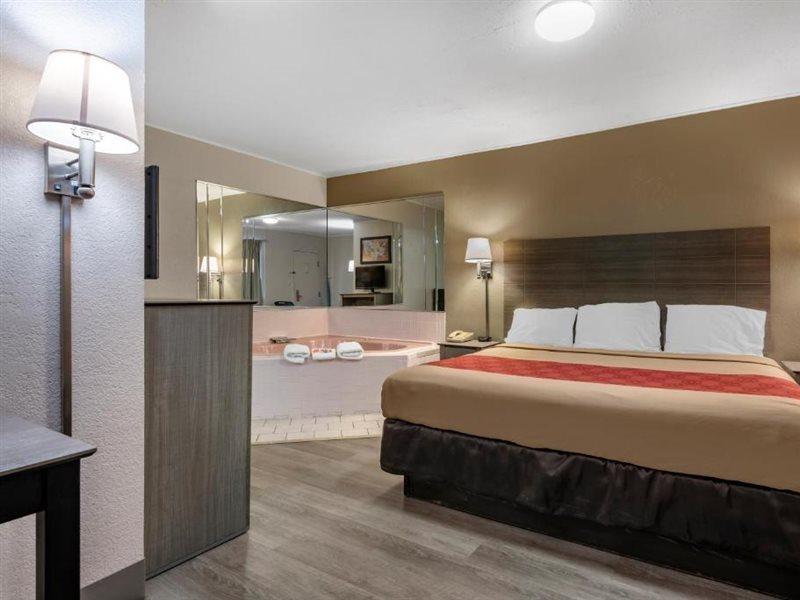 Econo Lodge Dewitt I-90 Εξωτερικό φωτογραφία