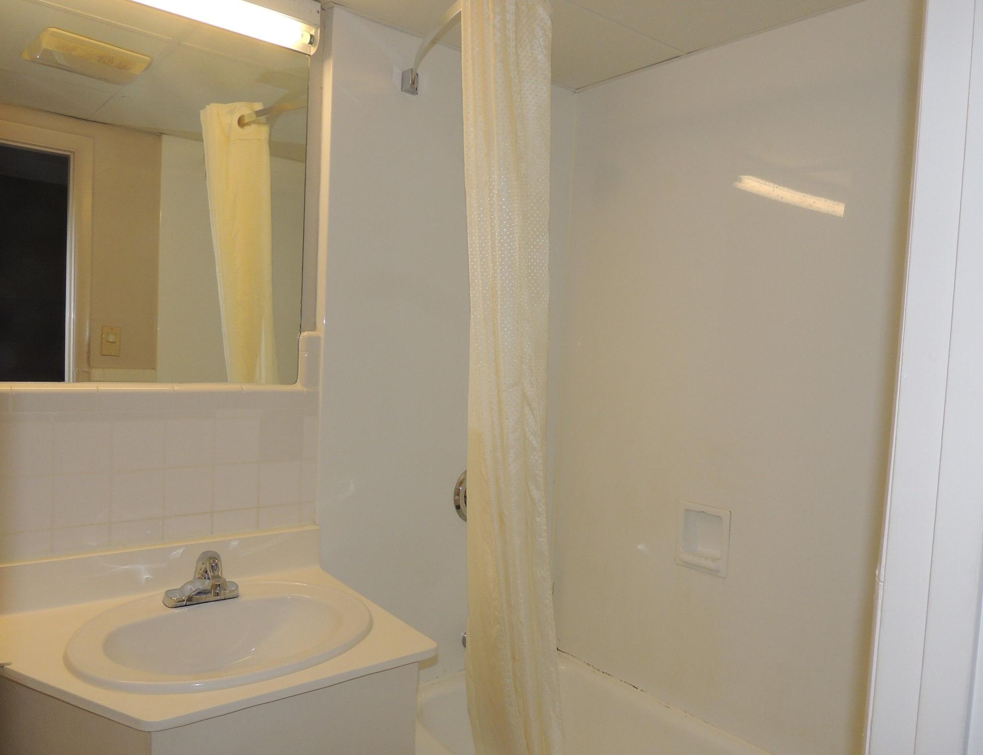 Econo Lodge Dewitt I-90 Εξωτερικό φωτογραφία