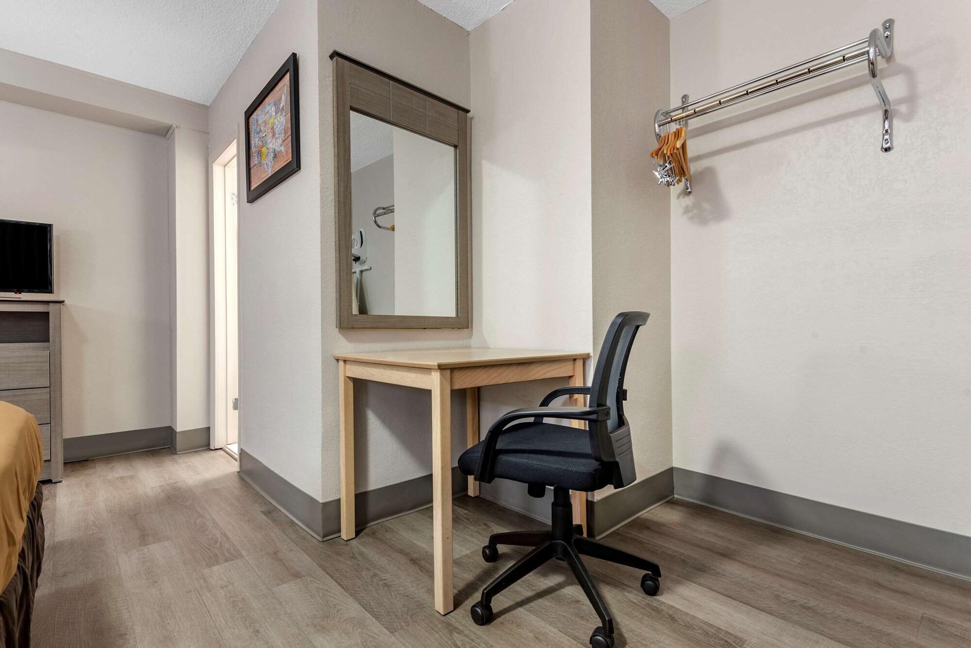 Econo Lodge Dewitt I-90 Εξωτερικό φωτογραφία