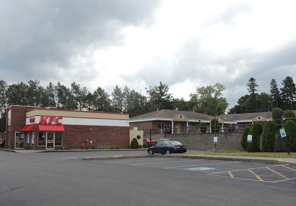 Econo Lodge Dewitt I-90 Εξωτερικό φωτογραφία