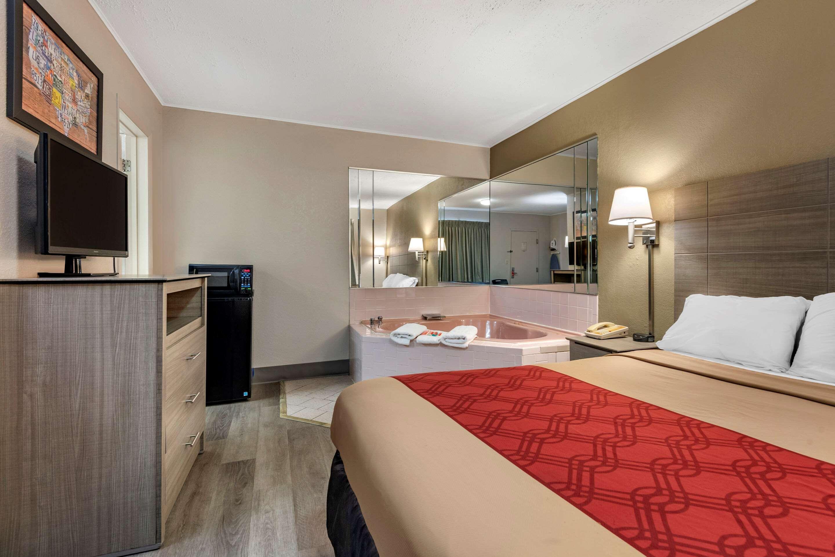 Econo Lodge Dewitt I-90 Εξωτερικό φωτογραφία