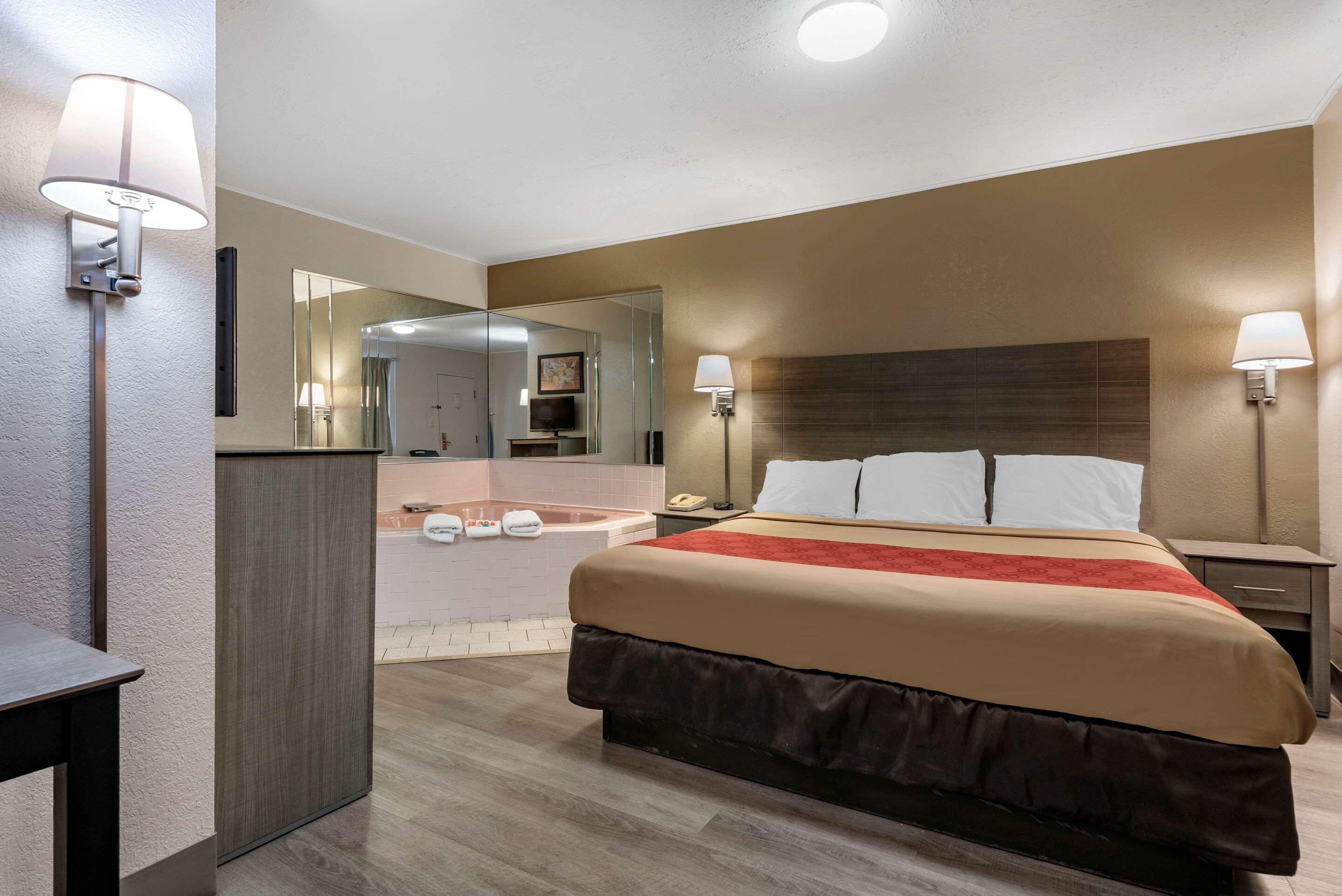 Econo Lodge Dewitt I-90 Εξωτερικό φωτογραφία