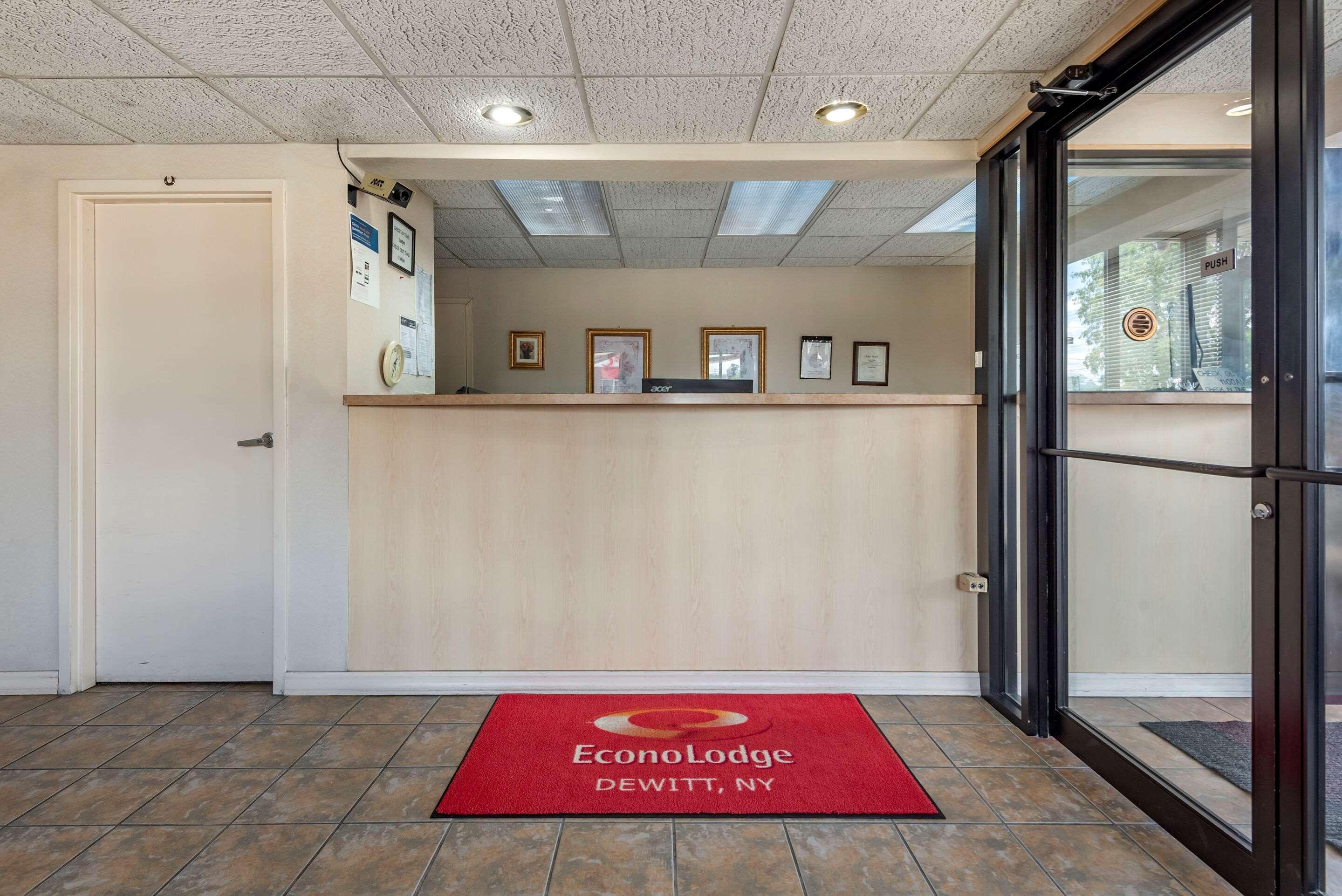 Econo Lodge Dewitt I-90 Εξωτερικό φωτογραφία