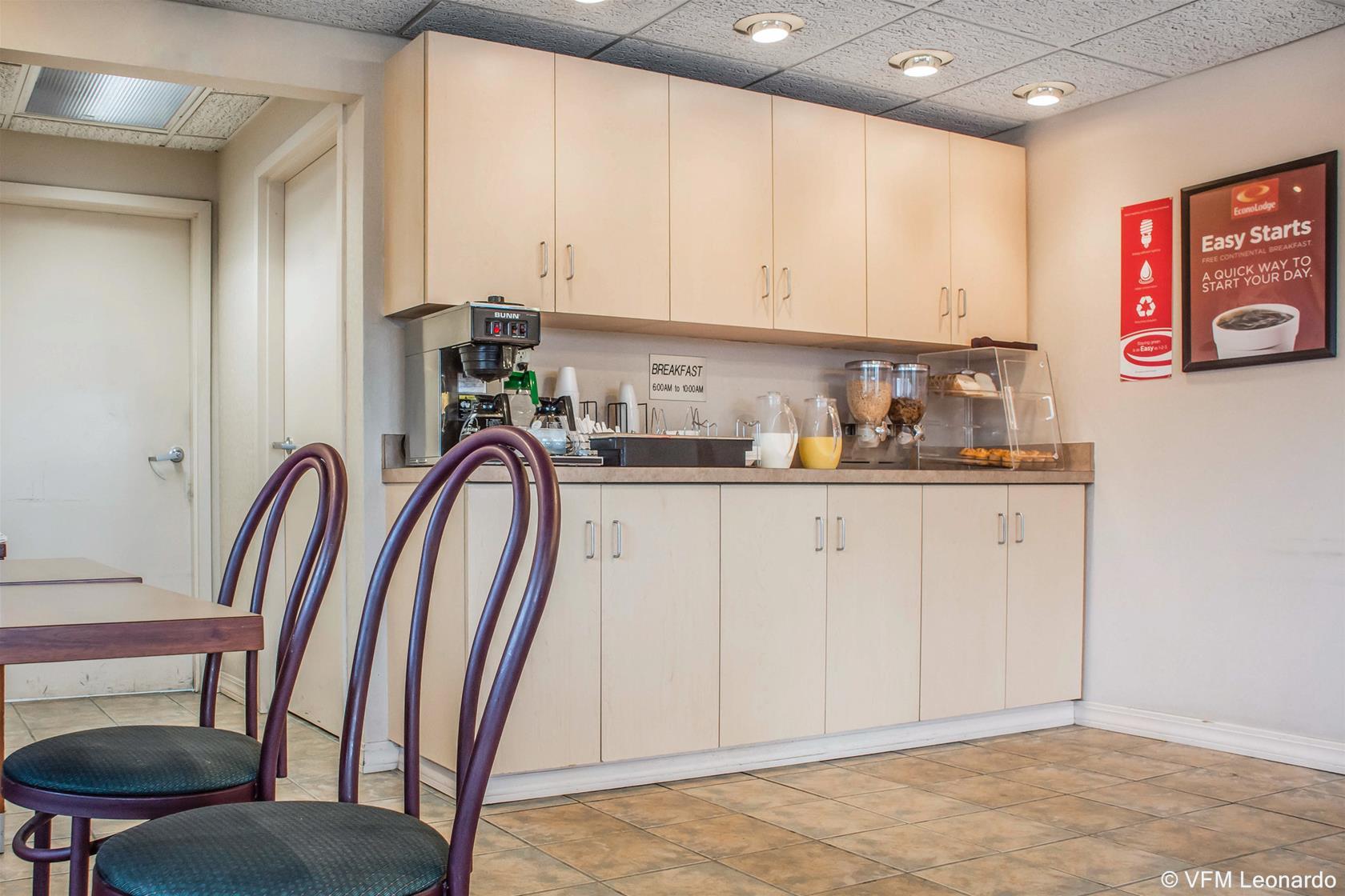 Econo Lodge Dewitt I-90 Εξωτερικό φωτογραφία
