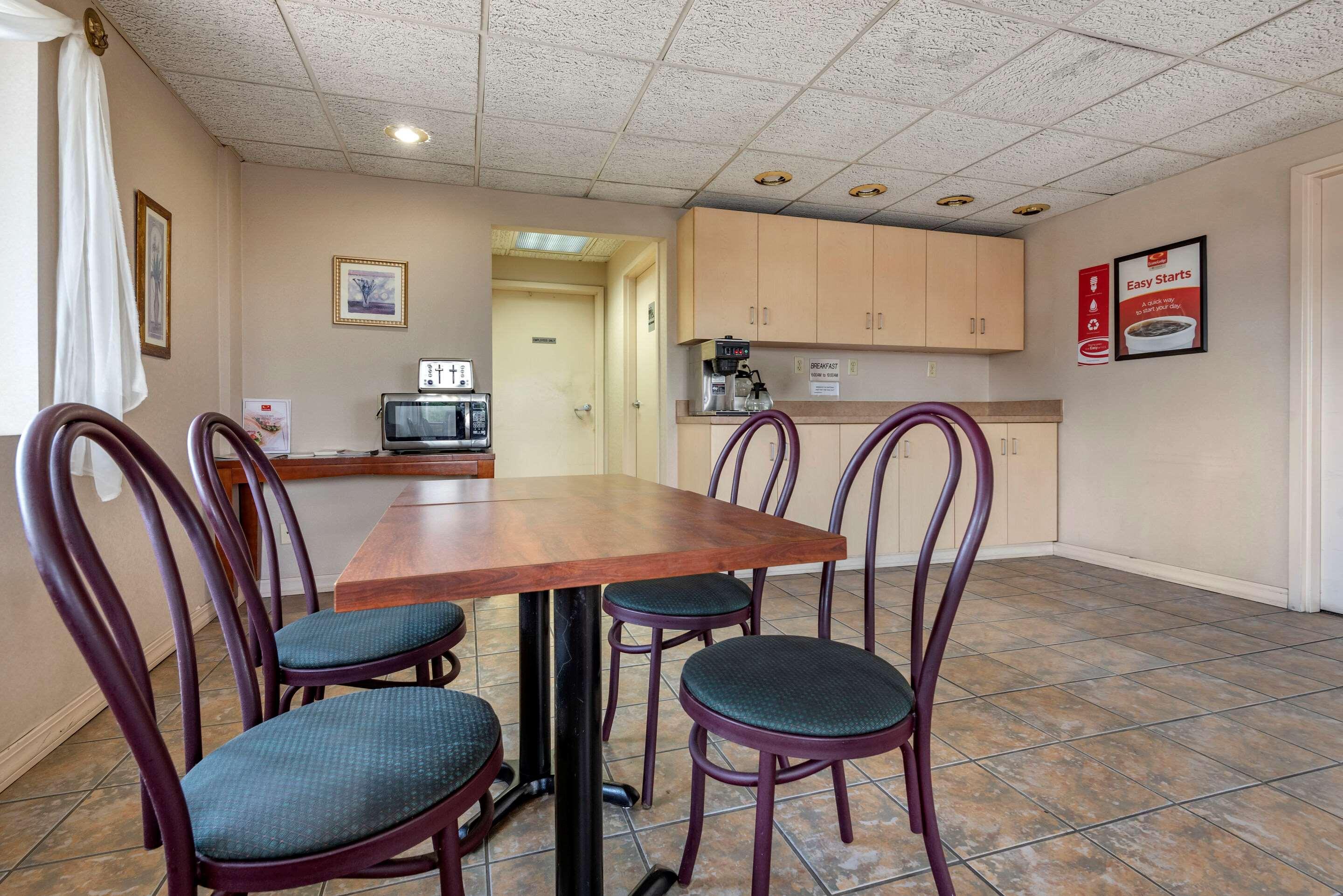 Econo Lodge Dewitt I-90 Εξωτερικό φωτογραφία