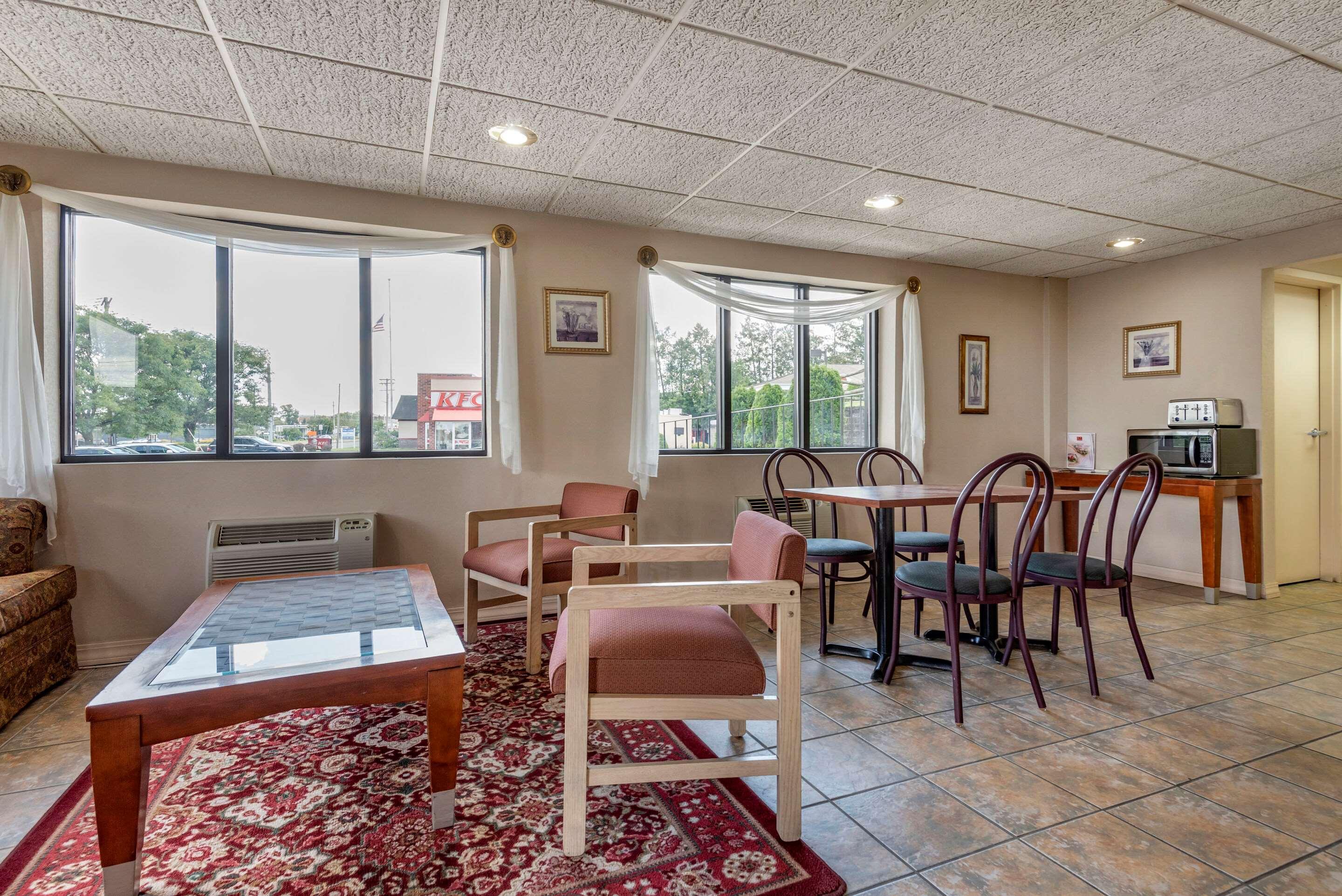 Econo Lodge Dewitt I-90 Εξωτερικό φωτογραφία