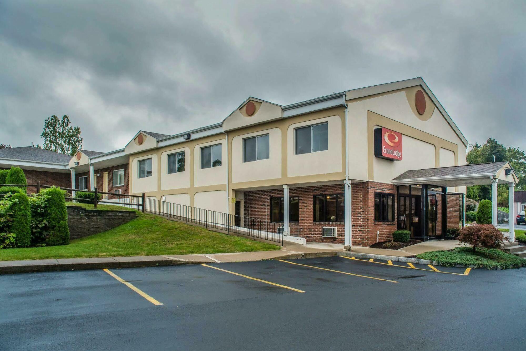 Econo Lodge Dewitt I-90 Εξωτερικό φωτογραφία